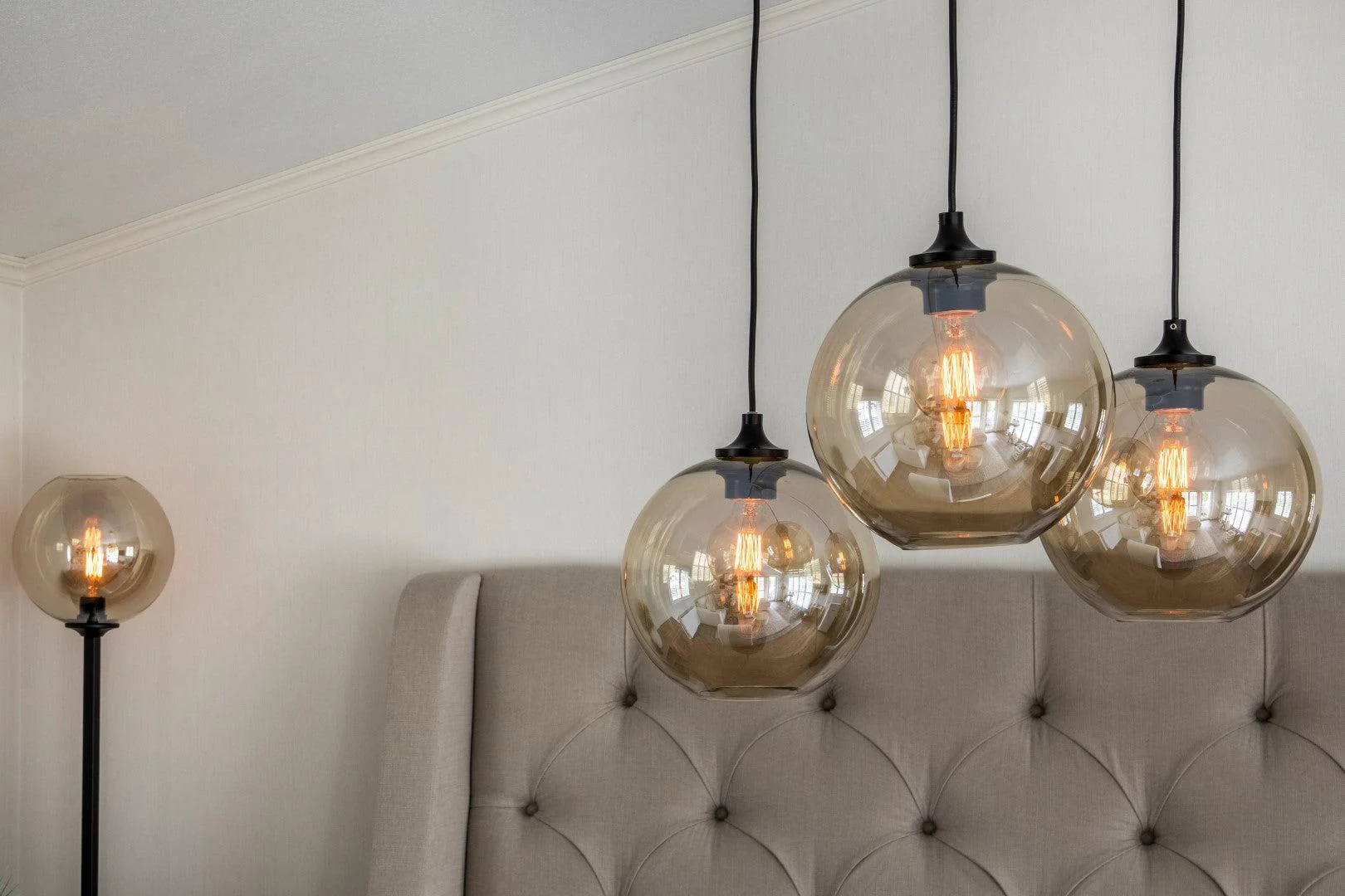 Ball Mouth-blown Glass Pendant Light - Image 12