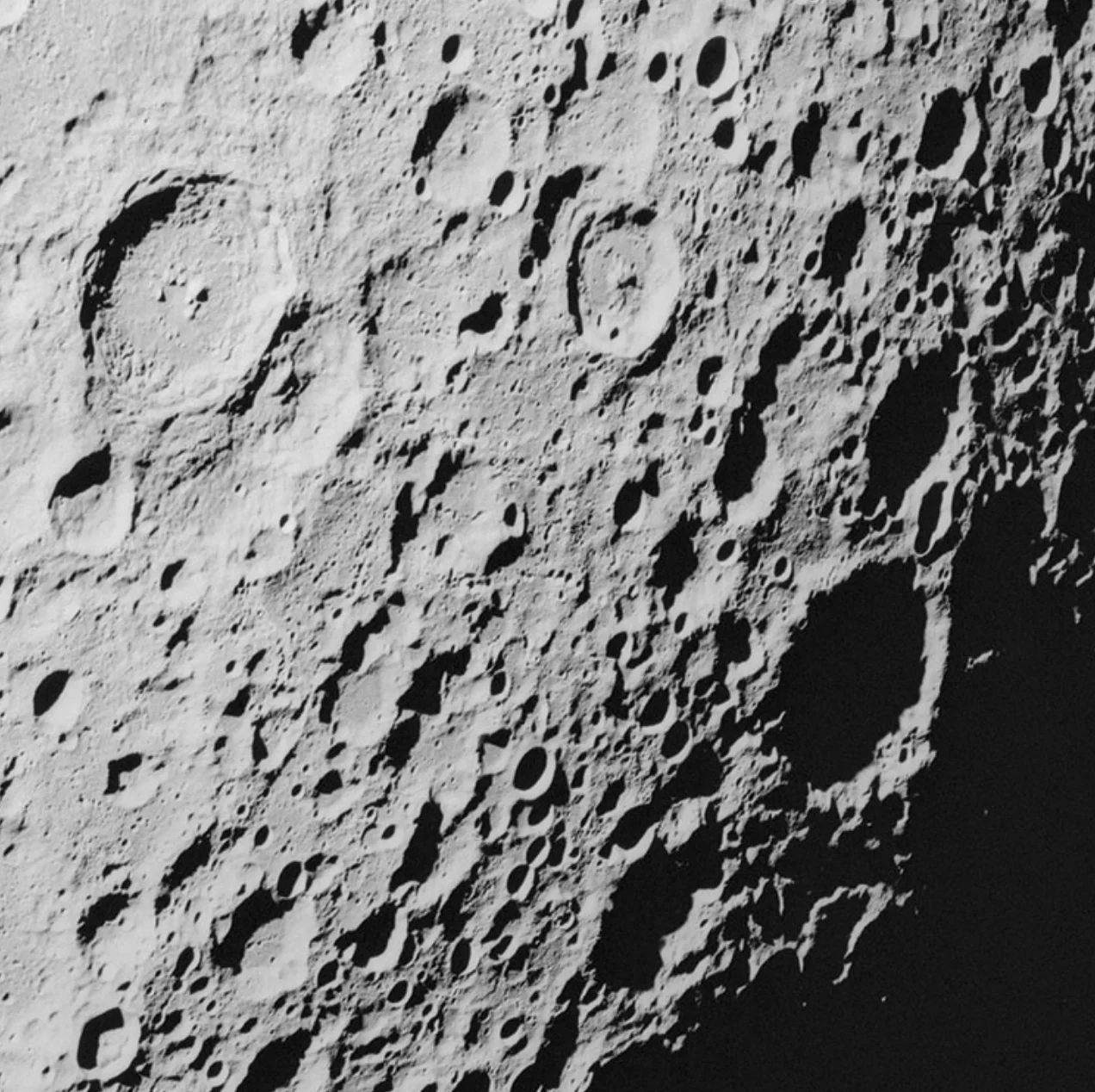 Luna Moon Circle Wallpaper (Self-Adhesive) - Image 7
