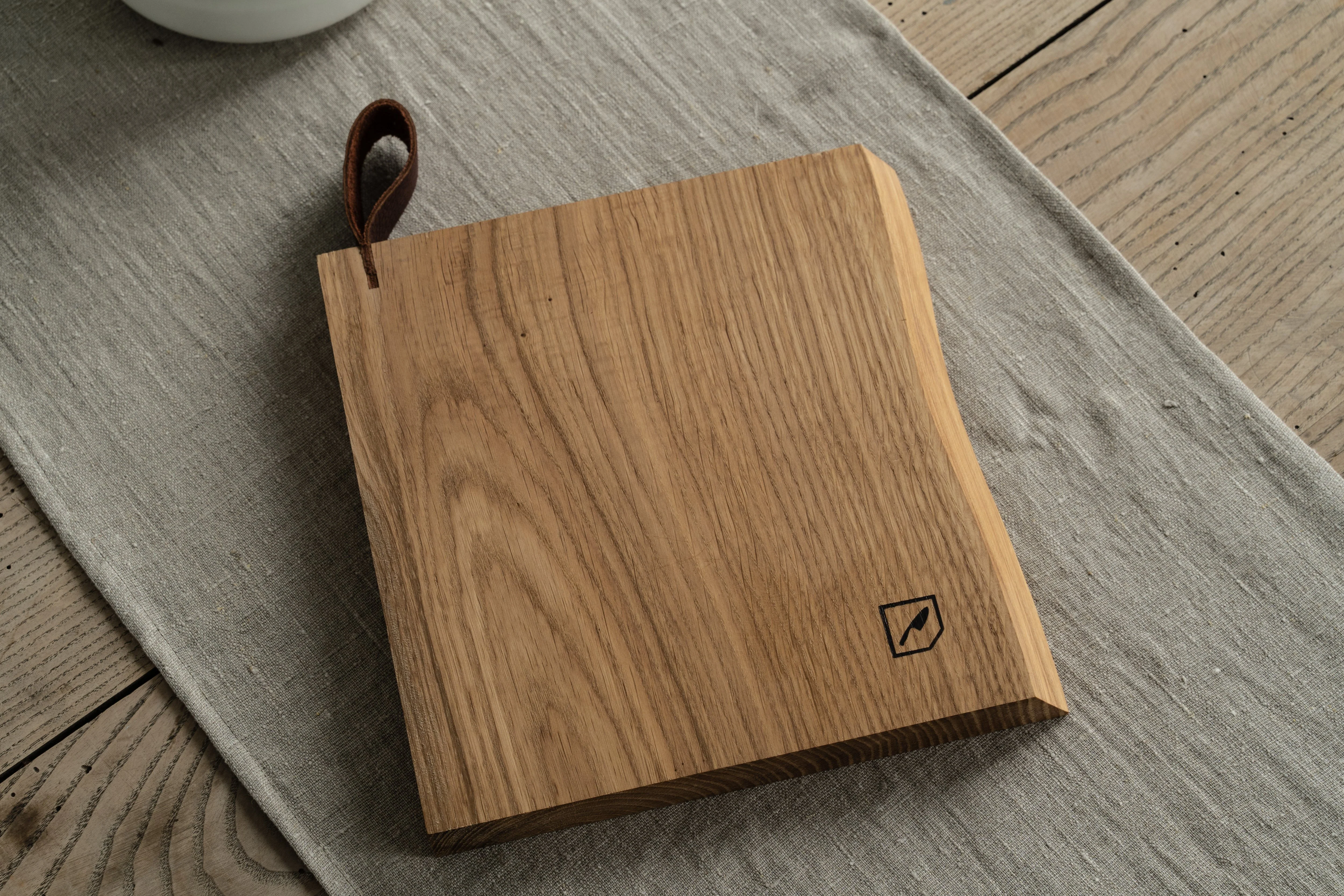 Mediea Large Oak Cutting Board - Image 11