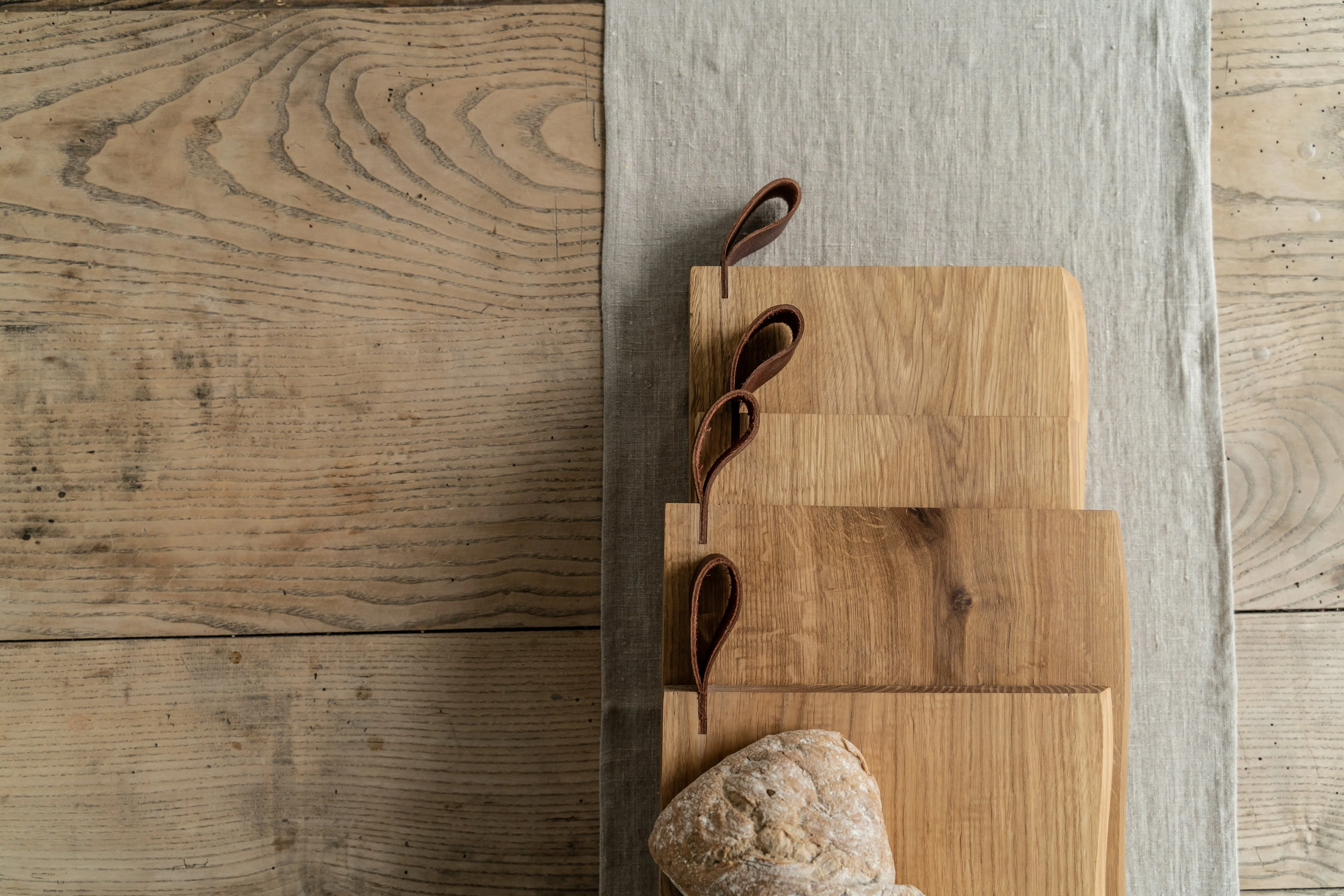 Mediea Large Oak Cutting Board - Image 18