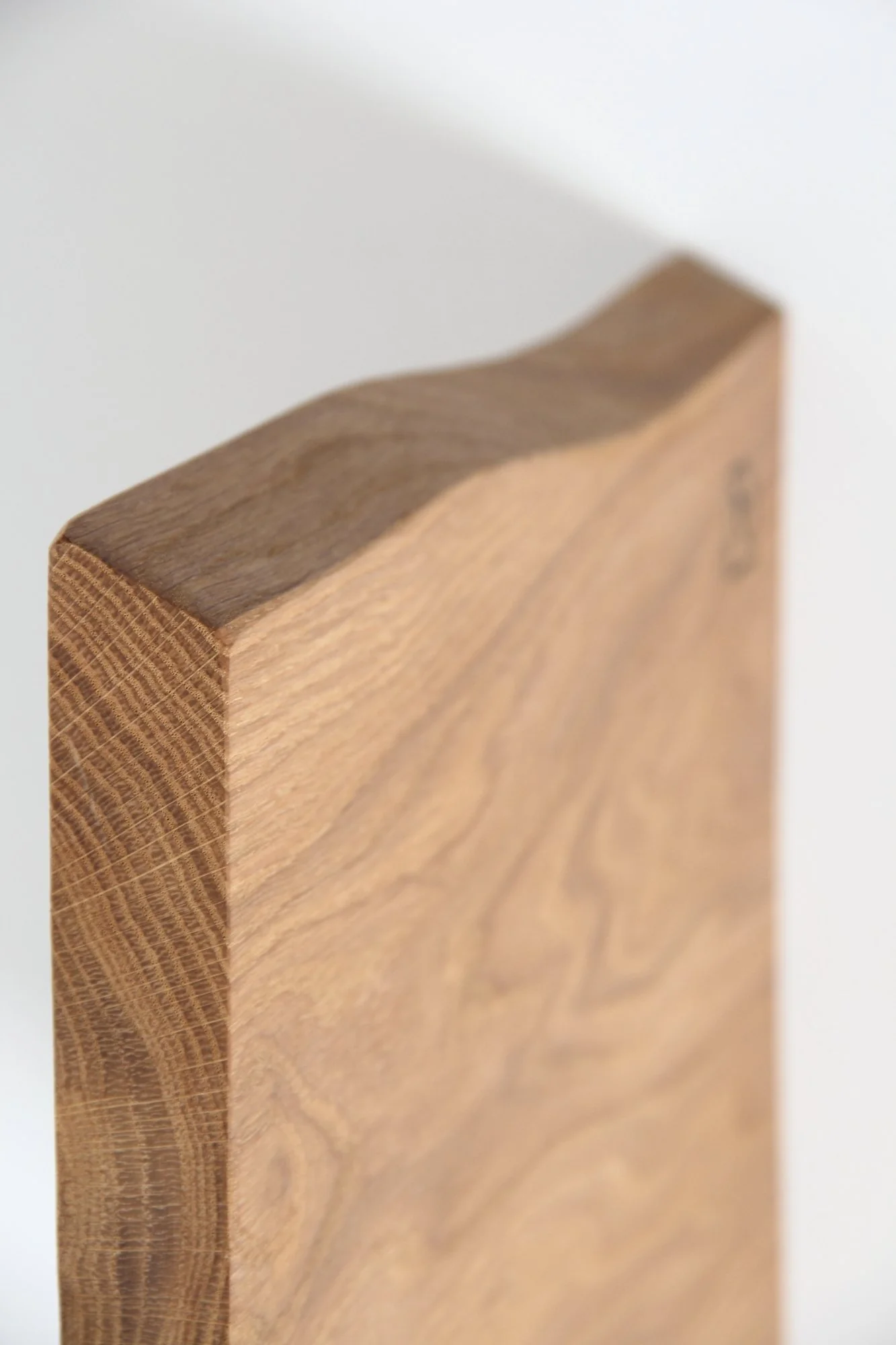 Mediea Large Oak Cutting Board - Image 9