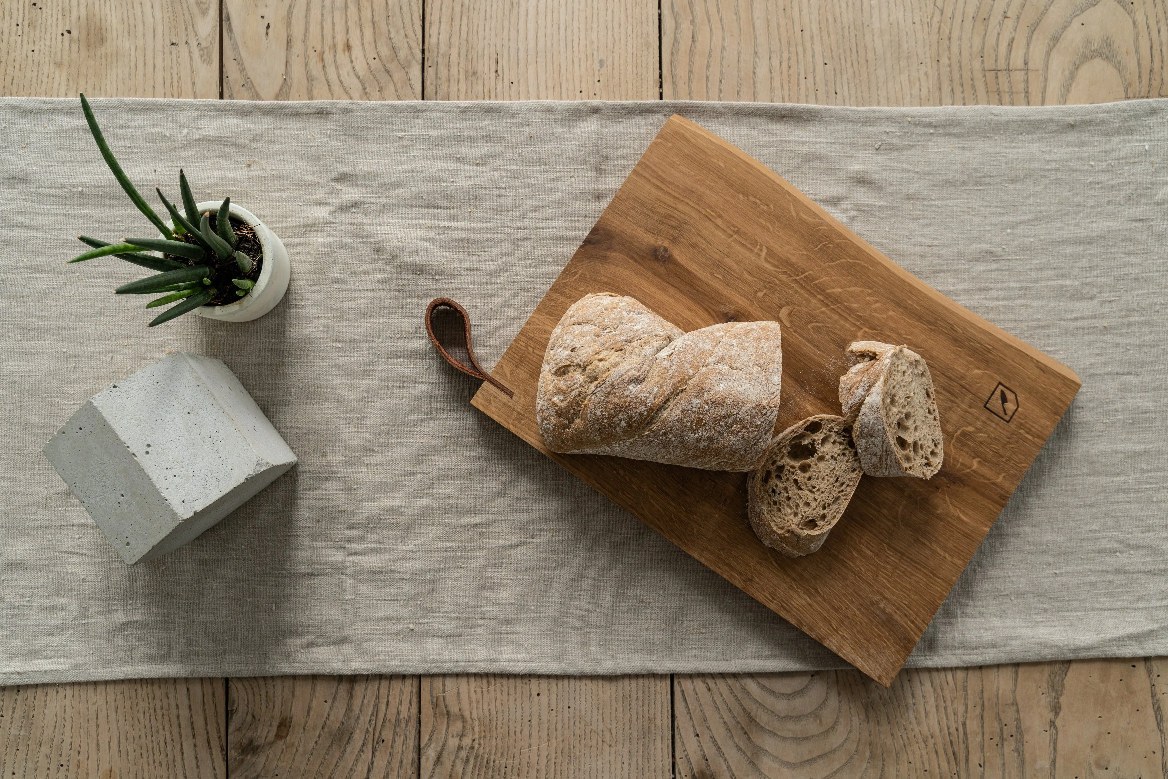 Mediea Mini Oak Cutting Board - Image 2