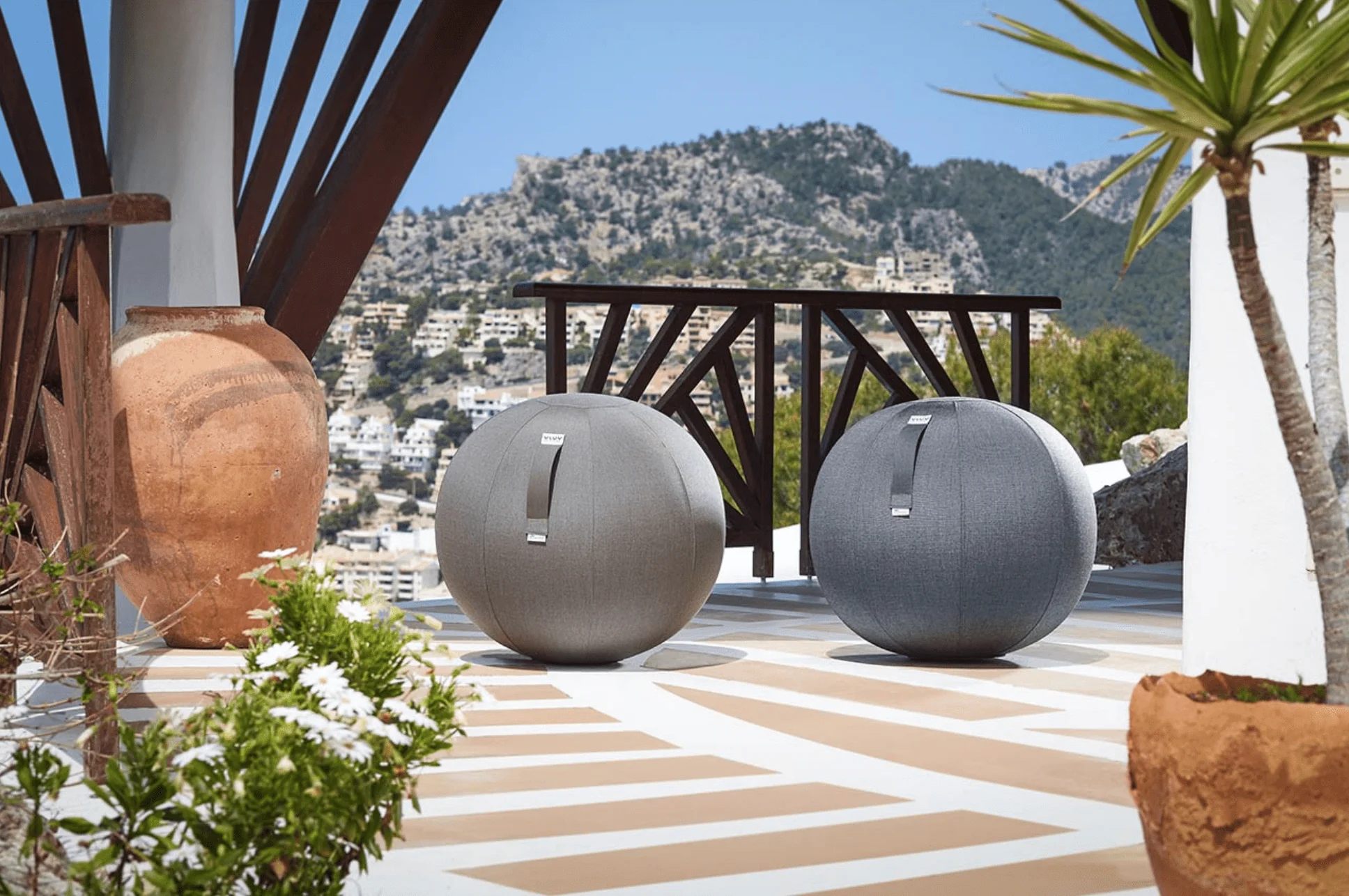 Vluv Aqva Outdoor Sitting Ball - Image 5